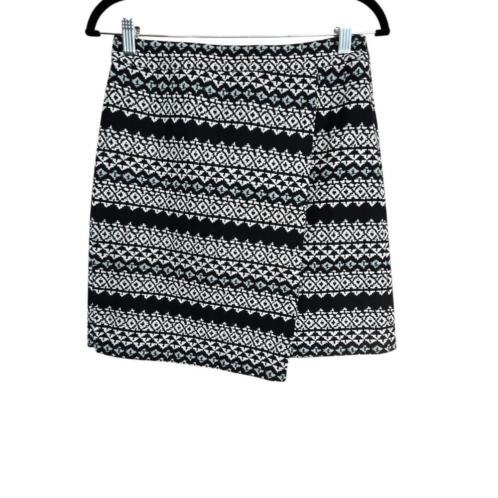 LOFT Black and White Asymmetrical Textured  Wrap Fabric Skirt Size 2